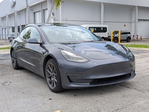 Used 2021 Tesla Model 3 Standard Range RWD image 3