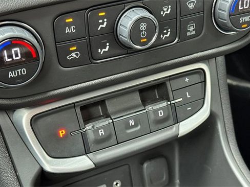 Used 2022 GMC Terrain SLE w/ Driver Convenience Package image 34