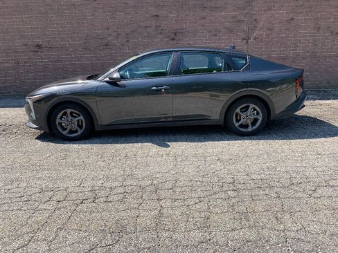 Used 2025 Kia K4 FWD image 2