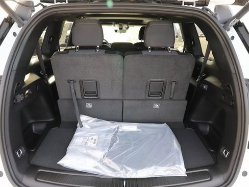 New 2025 Jeep Grand Cherokee L Laredo image 7