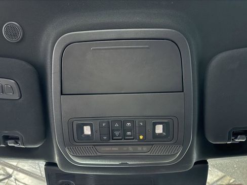 Used 2022 Ford Explorer ST w/ ST Street Pack image 21