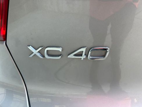 Certified 2025 Volvo XC40 B5 Plus image 13