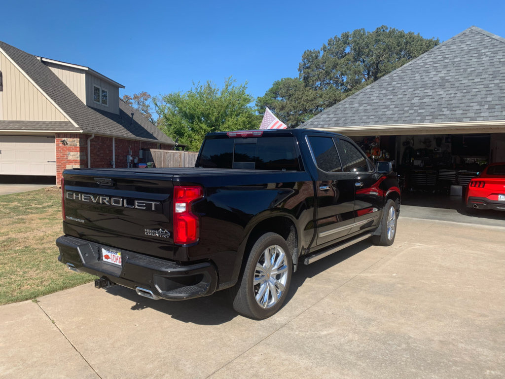 Used 2022 Chevrolet Silverado 1500 High Country w/ High Country Premium Package AWD/4WD image 2