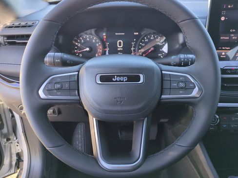 New 2026 Jeep Compass Latitude image 9