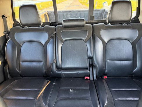 Used 2019 RAM 1500 Laramie AWD/4WD image 12