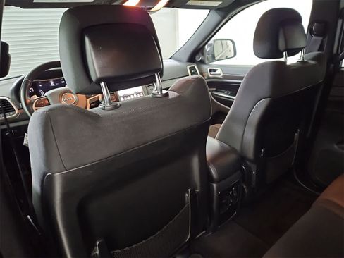 Used 2017 Jeep Grand Cherokee Laredo w/ Quick Order Package 23E image 18