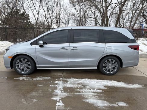 New 2026 Honda Odyssey Touring image 2