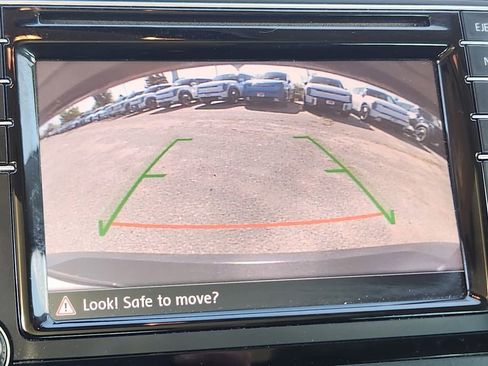 Used 2016 Volkswagen Tiguan SE image 27