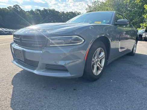 Used 2019 Dodge Charger SXT RWD image 1