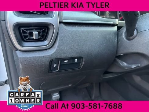 Certified 2021 Kia Sorento S w/ Panoramic Sunroof Package image 17