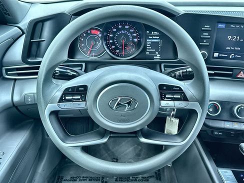 Used 2023 Hyundai Elantra SE FWD image 15