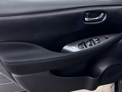 Used 2024 Nissan Leaf S image 3