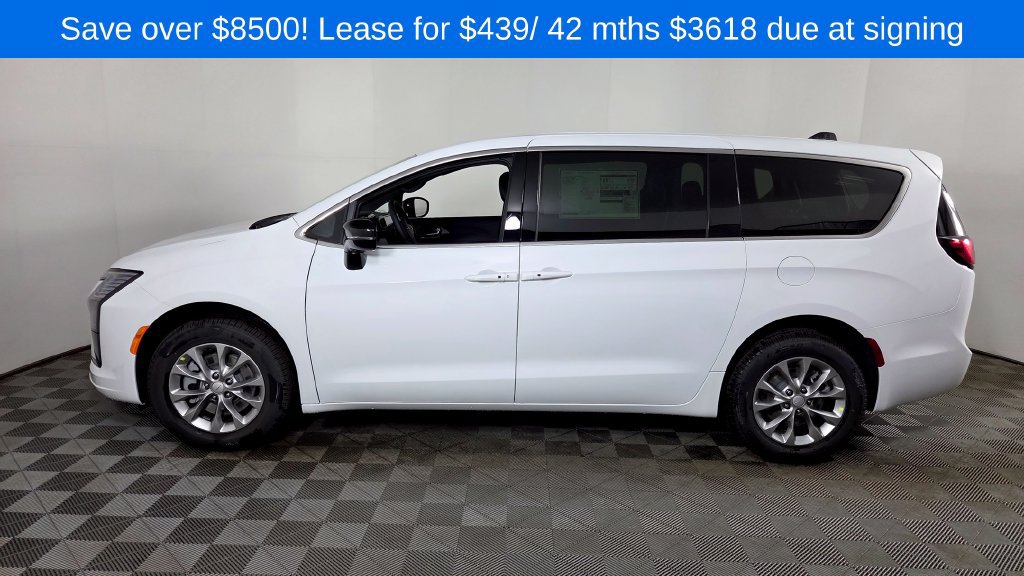 New 2027 Chrysler Pacifica Select AWD/4WD image 4