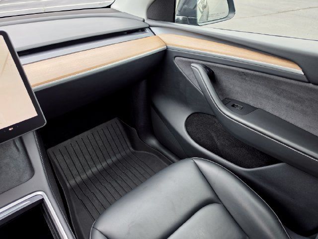 Used 2024 Tesla Model Y Performance AWD/4WD image 41