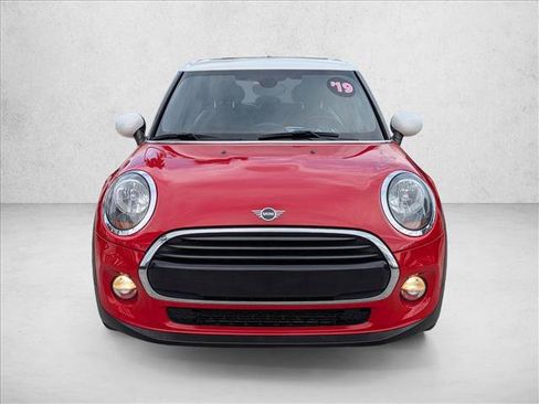 Used 2019 MINI Cooper 4-Door Hardtop image 2
