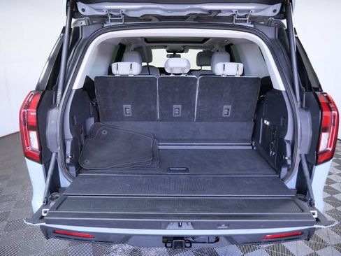 Certified 2025 Ford Expedition Active AWD/4WD image 9