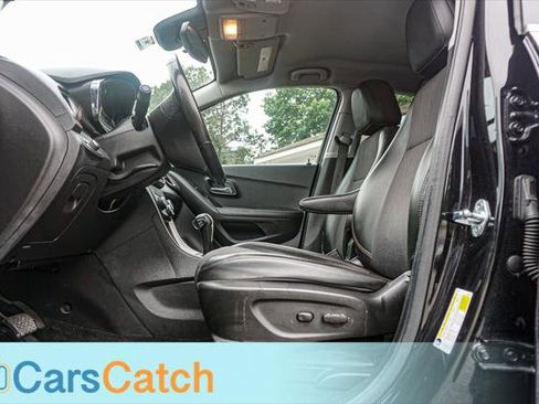 Used 2020 Chevrolet Trax LT w/ LT Convenience Package FWD image 17