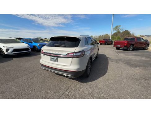 Used 2023 Lincoln Nautilus FWD w/ Premium Package image 8