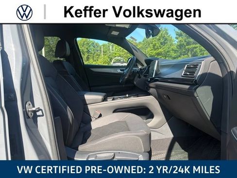 Used 2024 Volkswagen Atlas Cross Sport SE FWD image 32