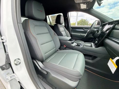 New 2026 GMC Terrain AT4 AWD/4WD image 32