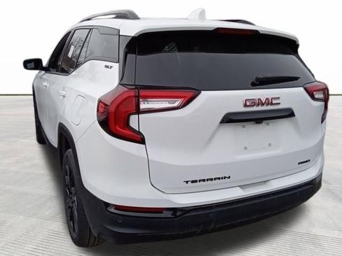 Used 2024 GMC Terrain SLT w/ Elevation Edition image 9