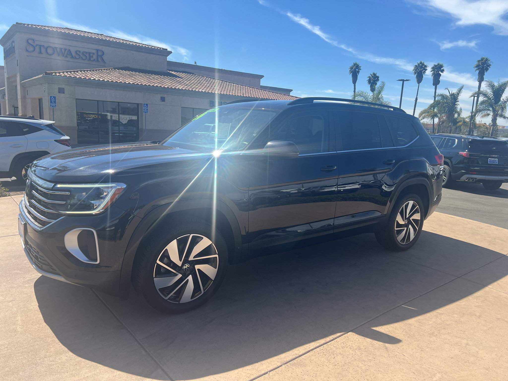 Used 2024 Volkswagen Atlas SE FWD image 1
