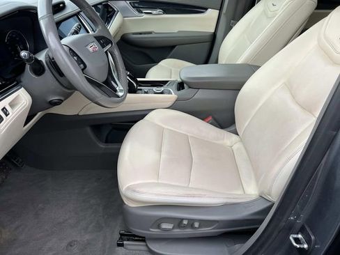 Used 2022 Cadillac XT6 Premium Luxury image 18