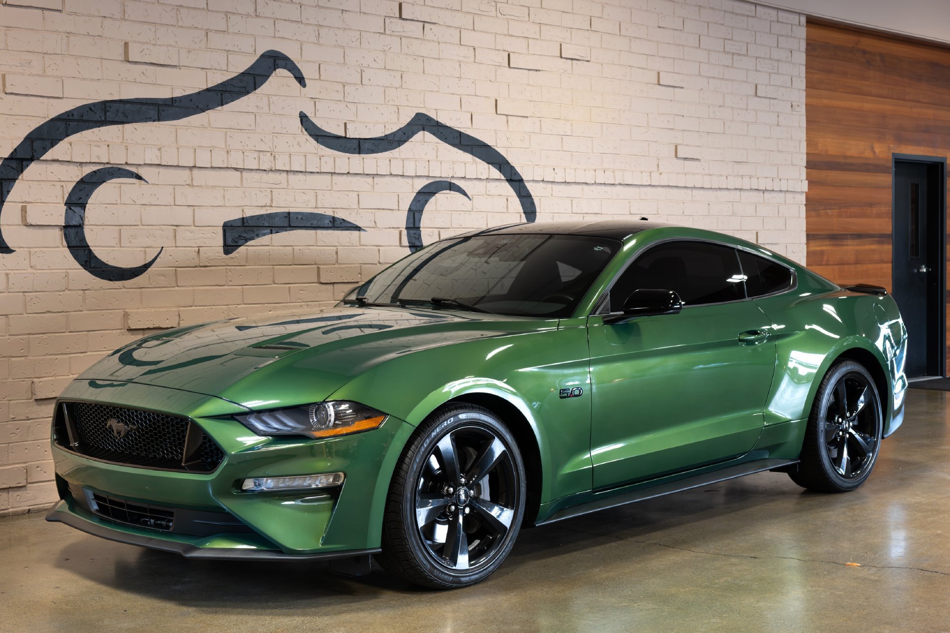Used 2022 Ford Mustang GT Premium w/ Black Accent Package RWD image 10