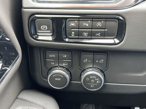New 2026 GMC Yukon XL Denali w/ Sun & Power Step Package AWD/4WD image 18