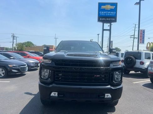 Used 2022 Chevrolet Silverado 2500 LT w/ Midnight Edition AWD/4WD image 2