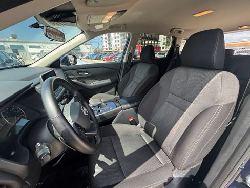 Used 2025 Nissan Rogue SV FWD image 28