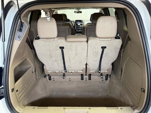 Used 2015 Chrysler Town & Country Touring FWD image 18