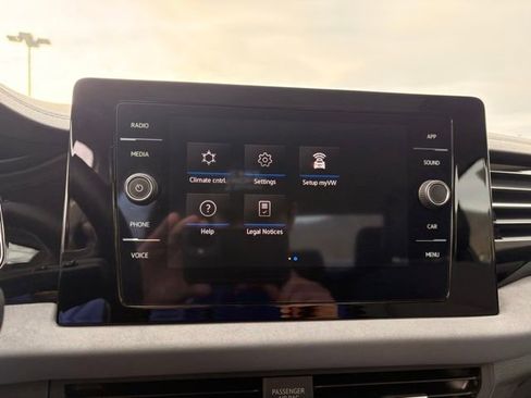 Used 2025 Volkswagen Jetta SE image 18