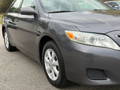 Used 2010 Toyota Camry LE FWD image 13