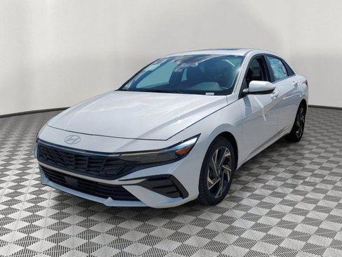 New 2025 Hyundai Elantra SEL image 2