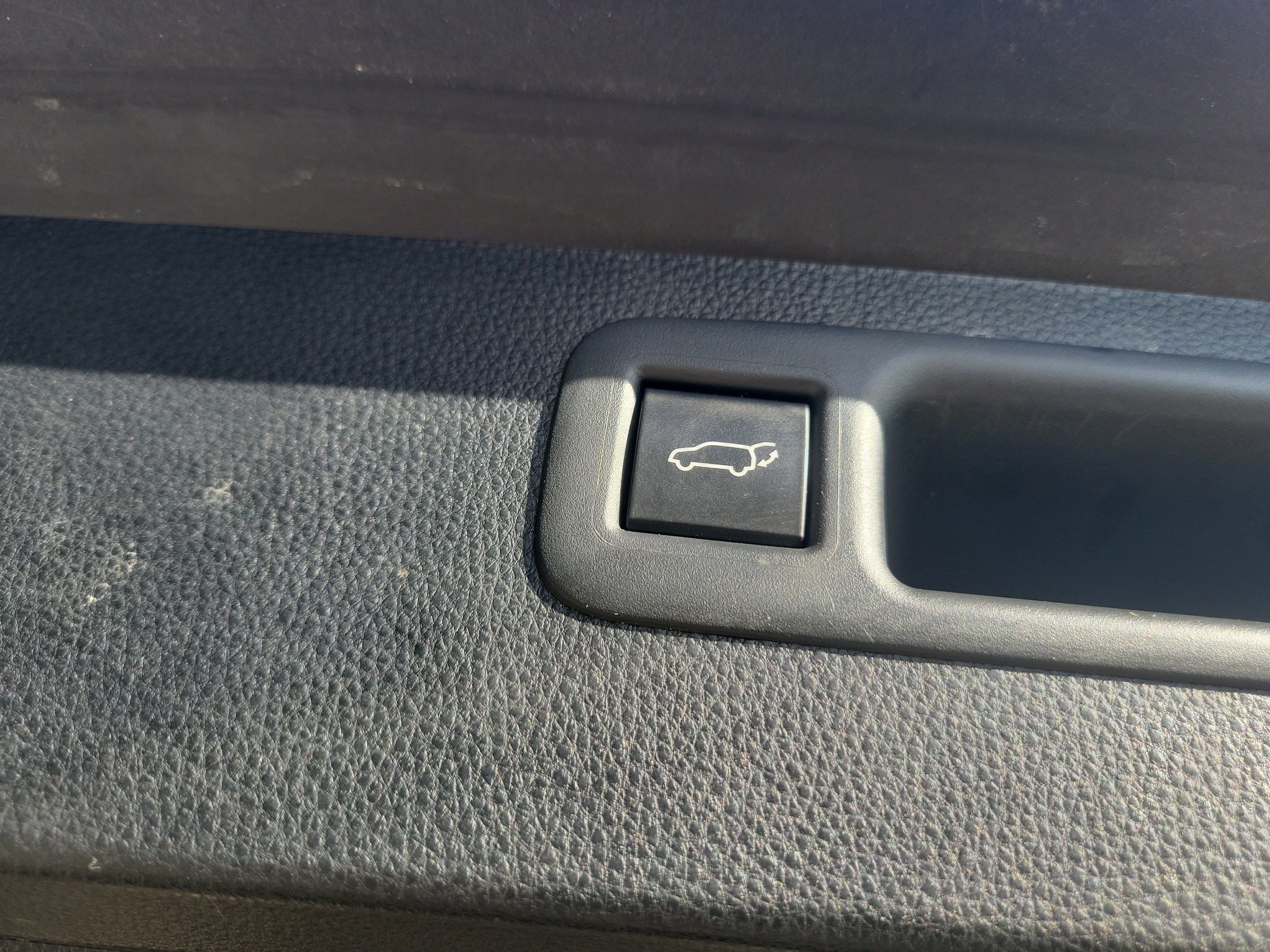 Used 2022 Toyota Highlander XLE FWD image 12