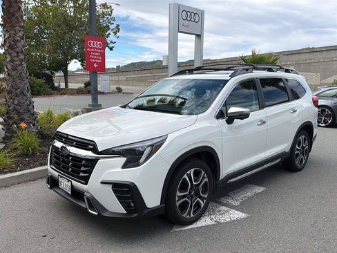 Used 2023 Subaru Ascent Touring AWD/4WD image 1