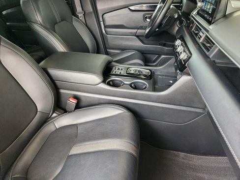 Certified 2024 Honda Pilot Touring image 13