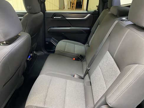 Used 2025 GMC Acadia Elevation image 24