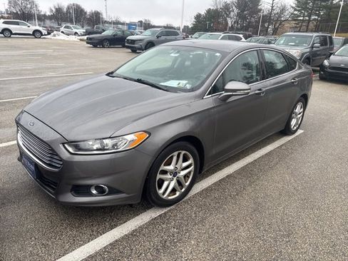 Used 2013 Ford Fusion SE image 2