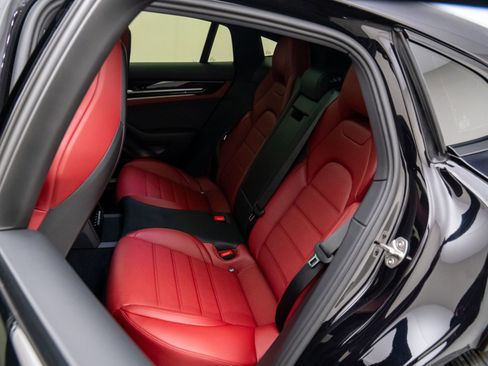 Used 2024 Porsche Panamera image 18