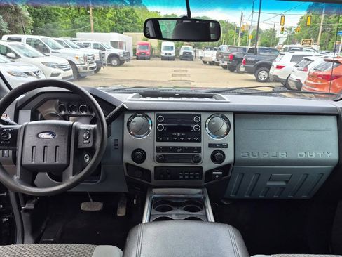 Used 2016 Ford F250 XLT w/ XLT Premium Package AWD/4WD image 7