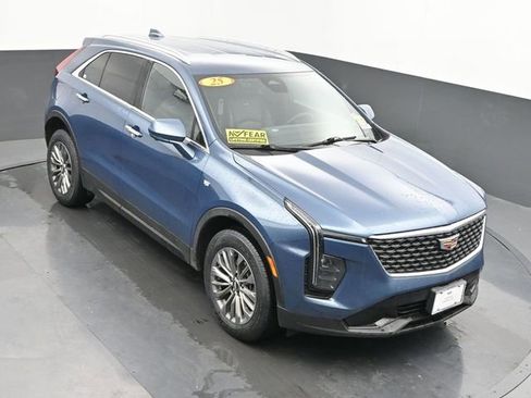 Used 2025 Cadillac XT4 Premium Luxury image 35