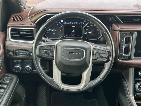Used 2021 GMC Yukon XL Denali w/ Denali Premium Package image 27