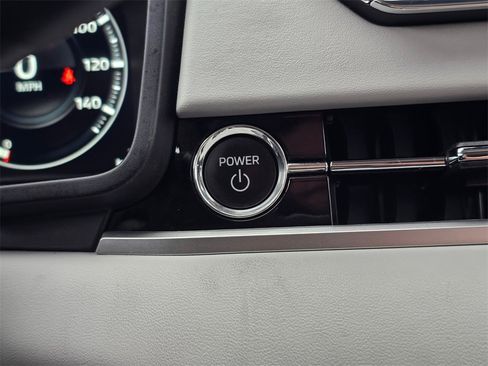 Used 2024 Mitsubishi Outlander SEL image 34