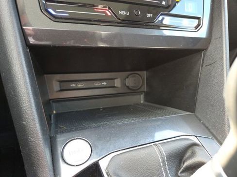 Certified 2022 Volkswagen Tiguan SE w/ Panoramic Sunroof Package image 17