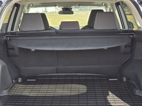 Used 2021 Toyota RAV4 XLE w/ Convenience Package FWD image 9