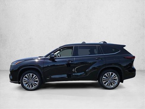 New 2026 Toyota Highlander Platinum AWD/4WD image 18