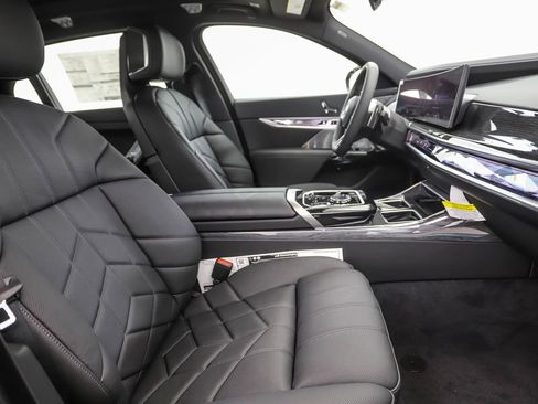 Used 2026 BMW 750e xDrive w/ Executive Package image 32