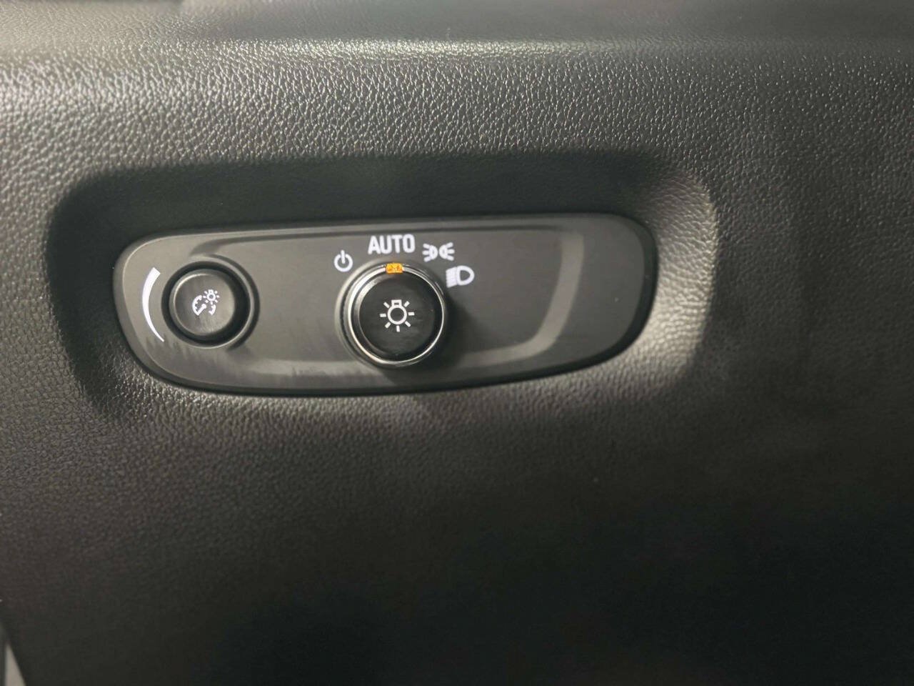 Used 2021 Chevrolet Traverse LS AWD/4WD image 39